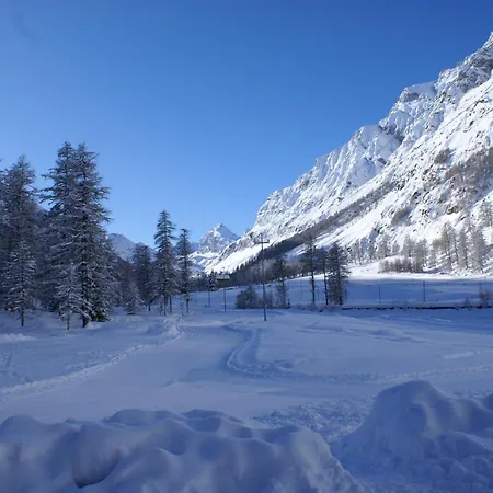 Boule De Neige Hotel 3*