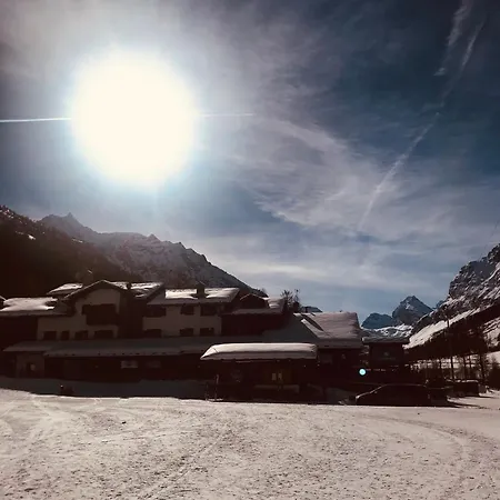 Boule De Neige Hotel