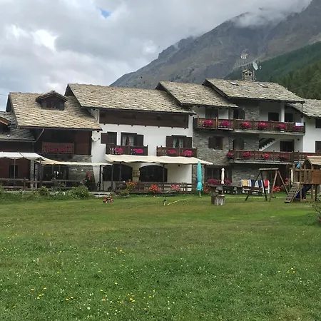 Boule De Neige Hotel 3*